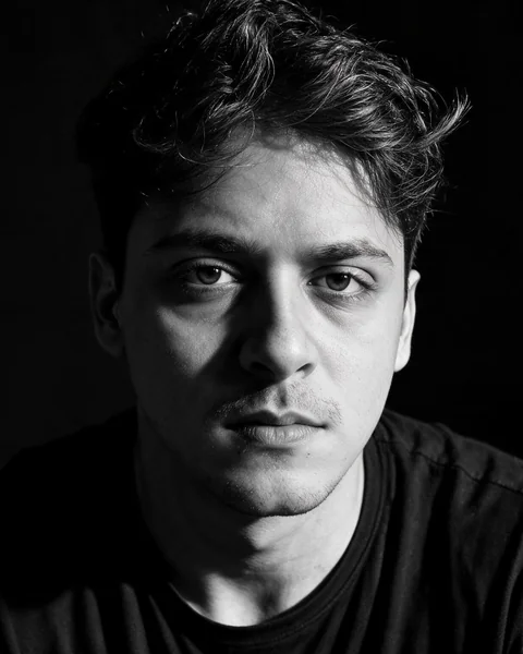 Retrato profissional — preto e branco